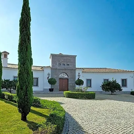 Sleeps 8 Pool Air Con Villa *