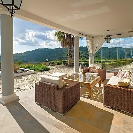 Sleeps 8 Pool Air Con Villa *