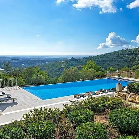 Sleeps 8 Pool Air Con Santa Barbara de Nexe