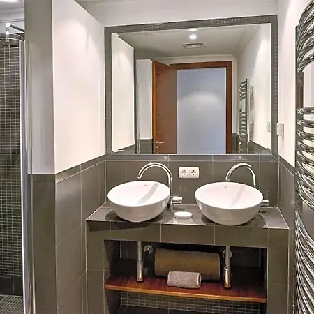 Sleeps 8 Pool Air Con Santa Barbara de Nexe