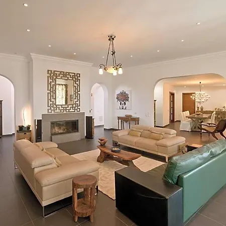 Sleeps 8 Pool Air Con * Santa Barbara de Nexe