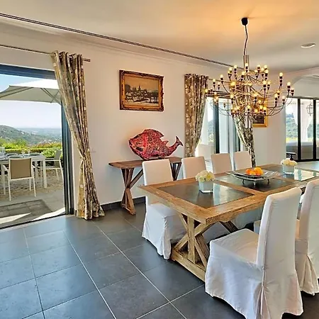 Sleeps 8 Pool Air Con *